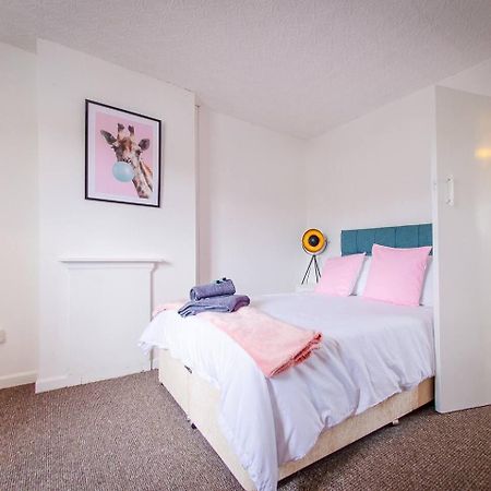 4 Bed - 2 Baths 1 Walk In Shower Lots Of Parking 입스위치 외부 사진