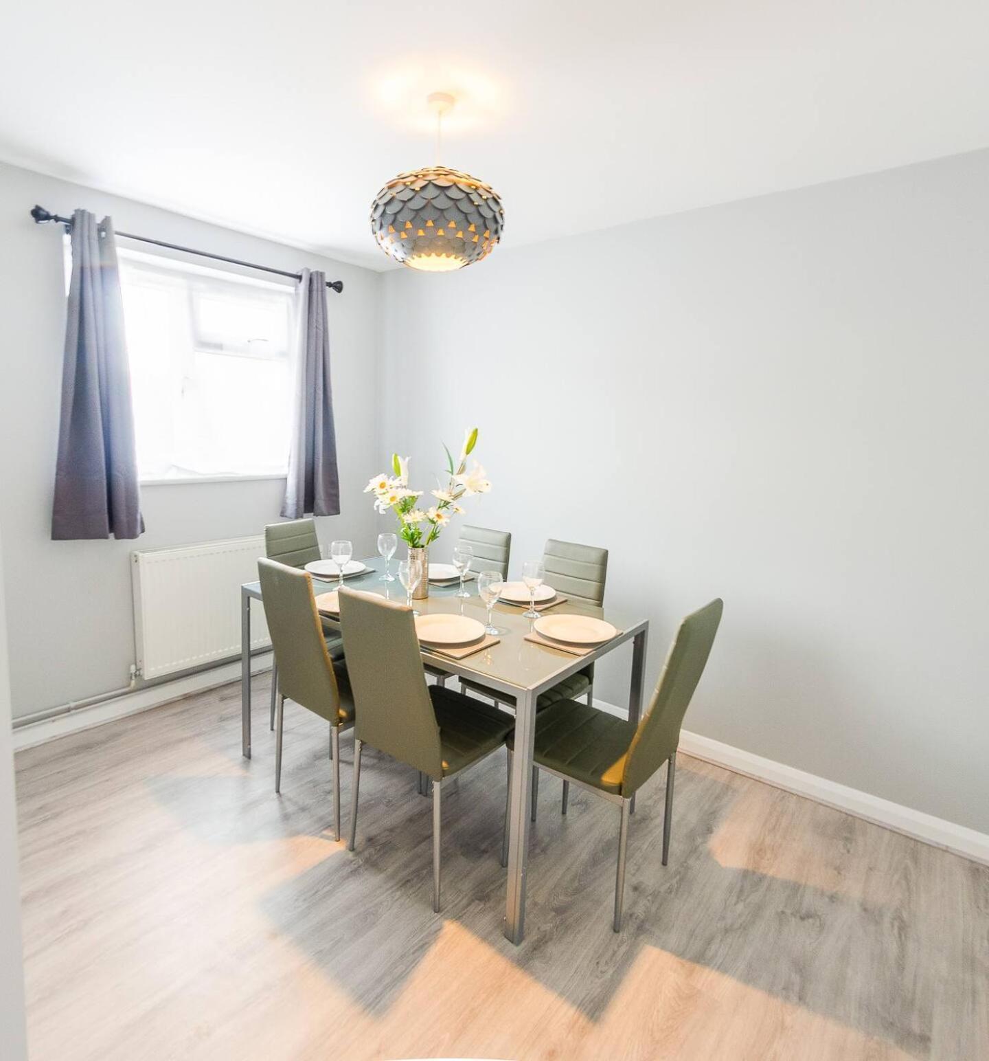 4 Bed - 2 Baths 1 Walk In Shower Lots Of Parking 입스위치 외부 사진