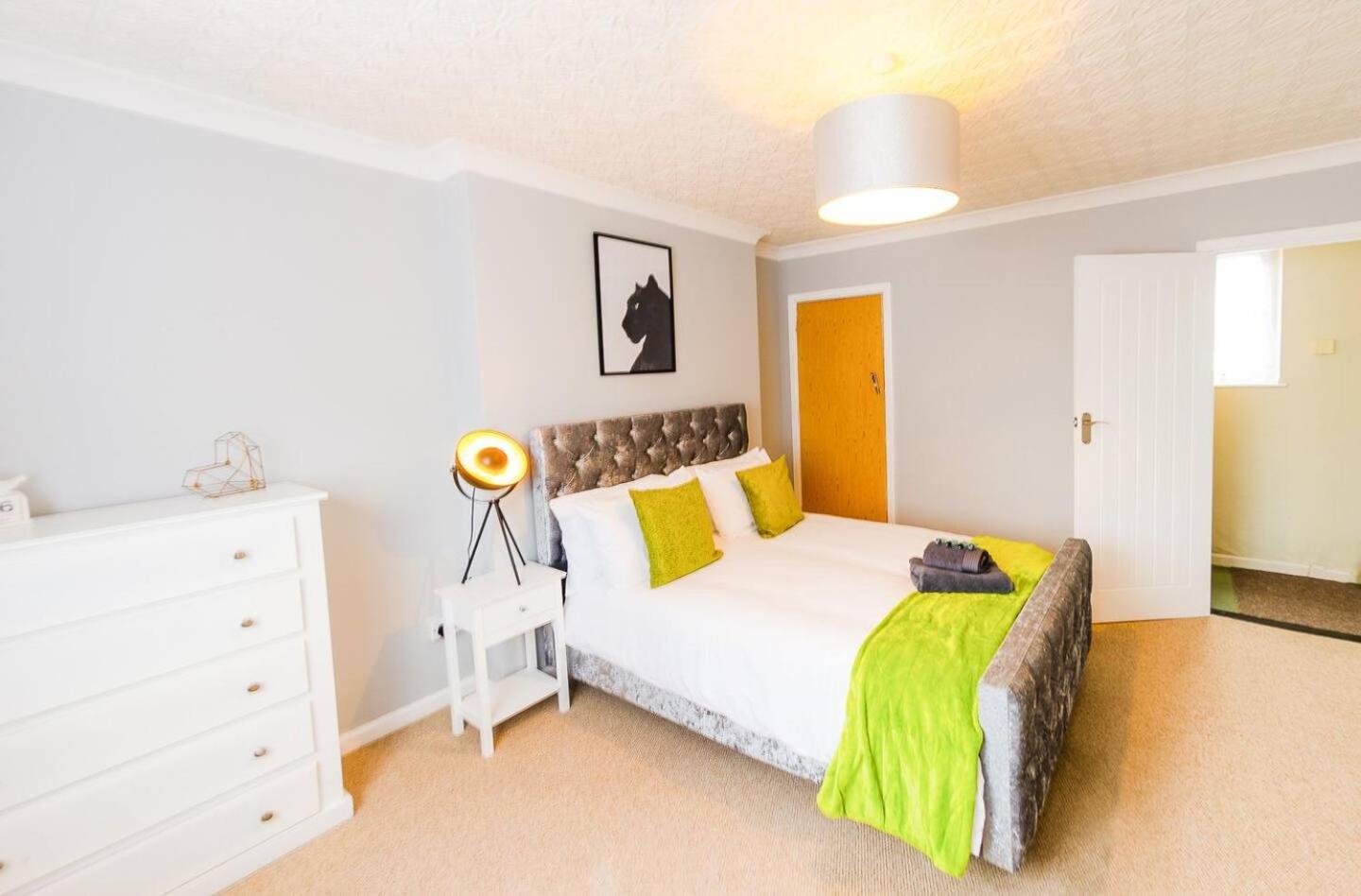 4 Bed - 2 Baths 1 Walk In Shower Lots Of Parking 입스위치 외부 사진